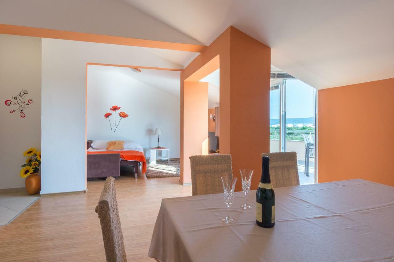 Apartments Lotus Sukošan Exterior foto