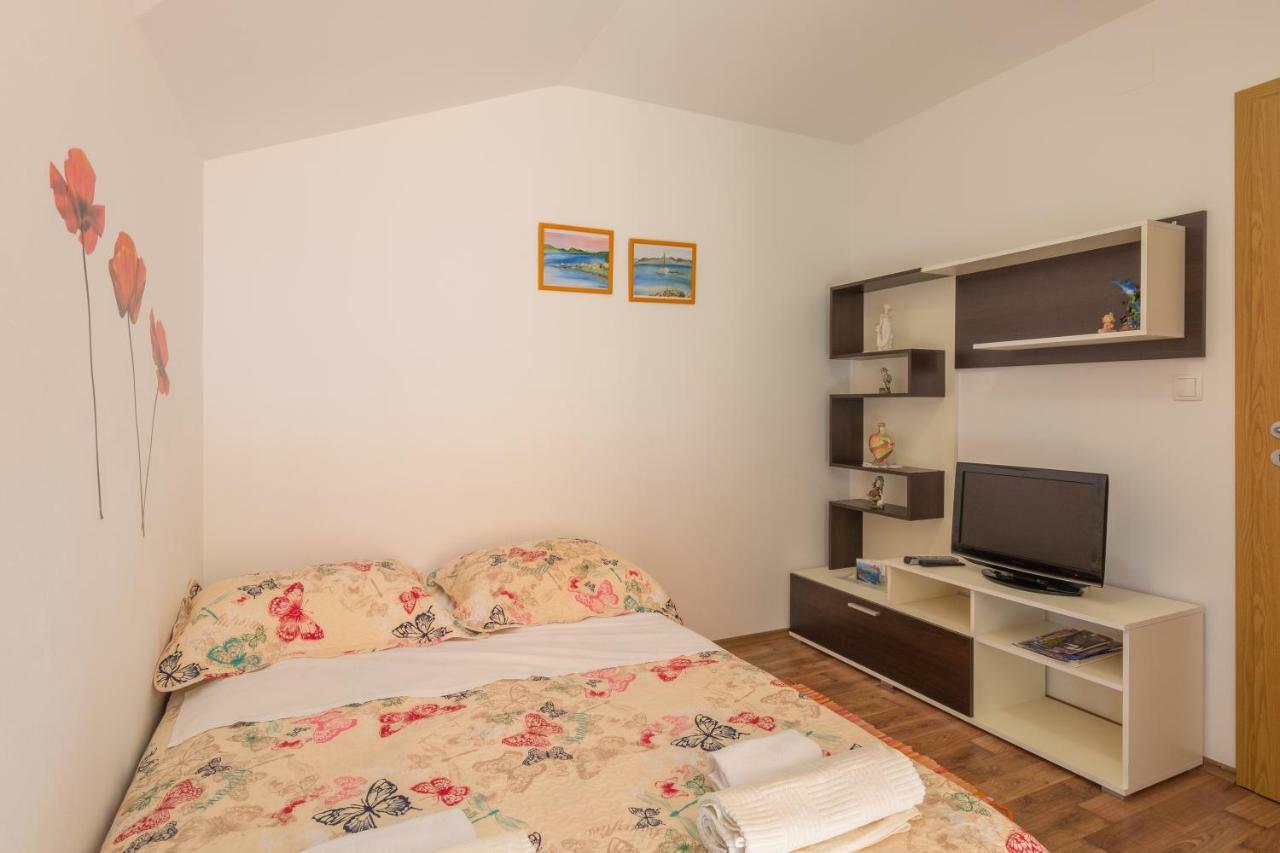 Apartments Lotus Sukošan Exterior foto